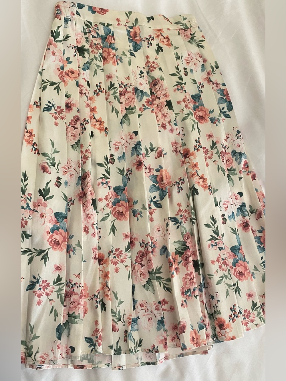 Zara Satin Pleated Floral
Midi Skirt - Girls size 13-14